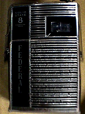 Federal D-1113 8 Trans Pocket Radio a.JPG (62907 bytes)